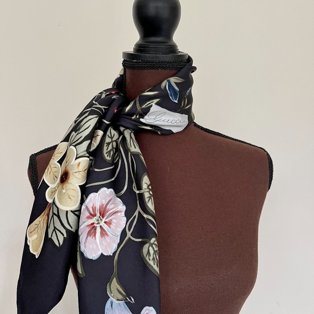 New Authentic Gucci Scarf Flora Knight Print Black Multicolor Silk Scarf… - Picture 12 of 16
